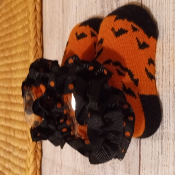 Halloween Set of Headwrap and Socks for Baby Girl - Picture 5 of 10